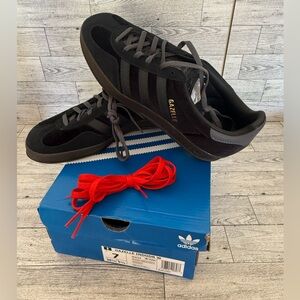 ADIDAS GAZELLE INDOOR WOMEN’S BLACK VELVET size 7